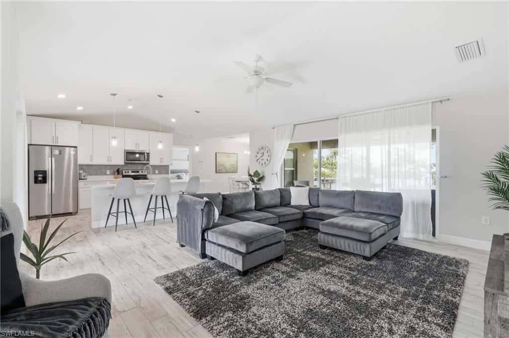 3728 Yucatan Pkwy, Cape Coral, photo 4