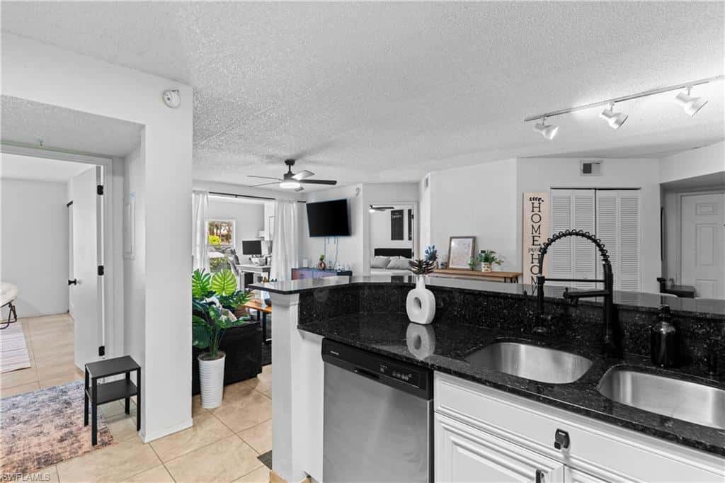 8225 Ibis Club Dr #204, Naples, photo 12