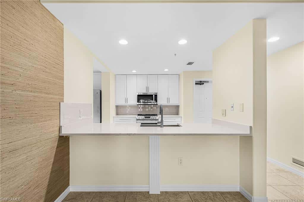 221 9th St #301, Naples, photo 9