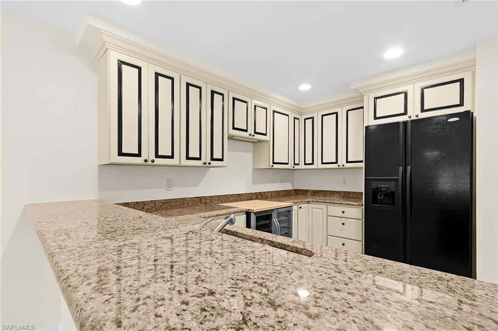 221 9th St #301, Naples, photo 24