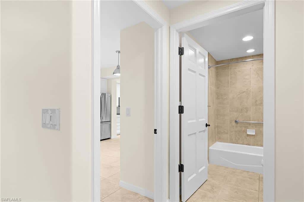 221 9th St #301, Naples, photo 35