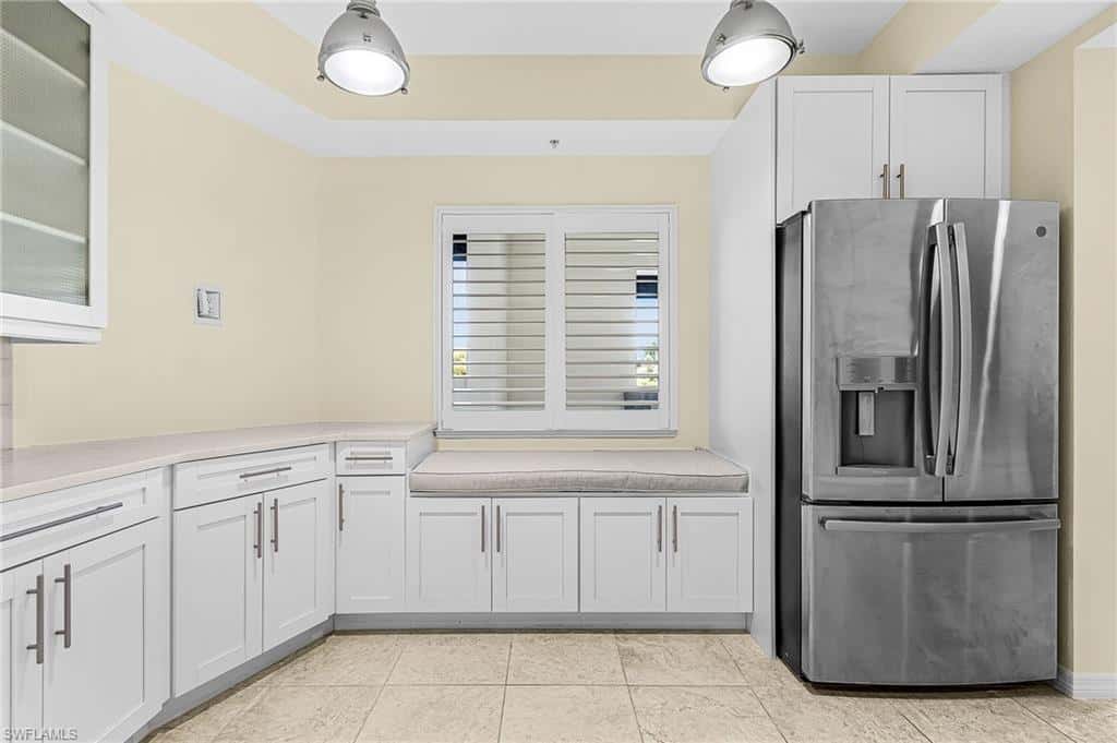221 9th St #301, Naples, photo 4