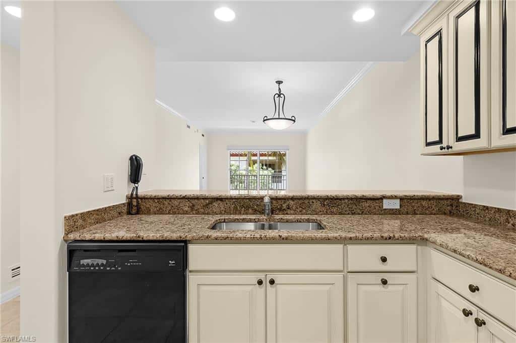 221 9th St #301, Naples, photo 25