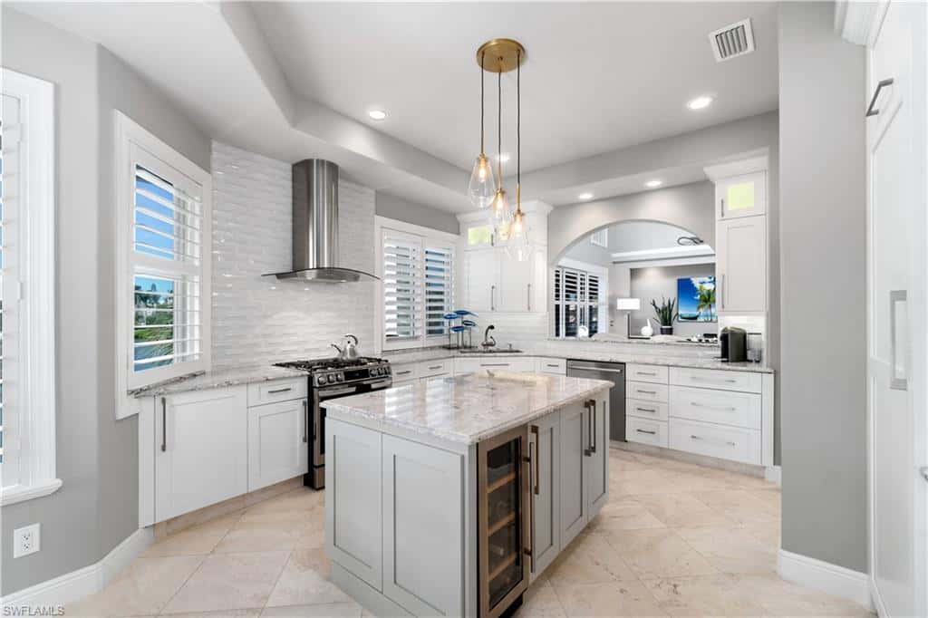 225 Bayfront Dr, Bonita Springs, photo 5