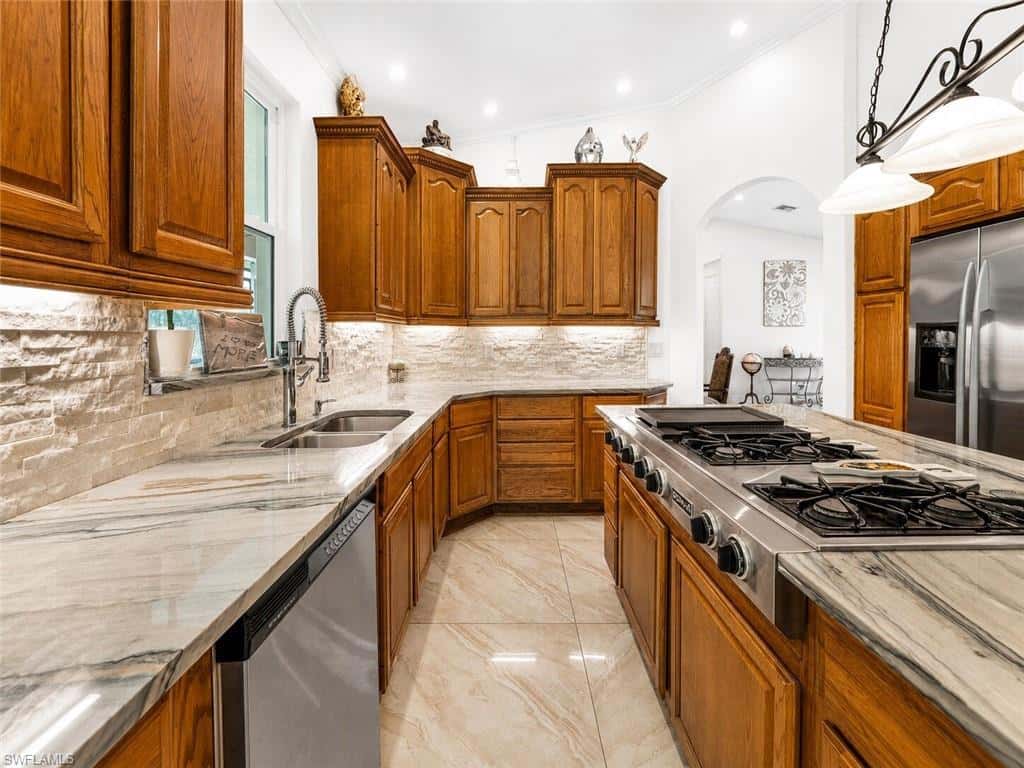 556 6th St, Naples, photo 17