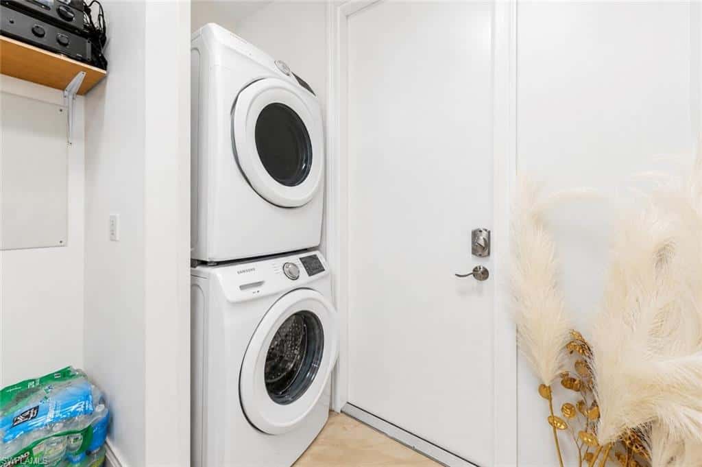 556 6th St, Naples, photo 34