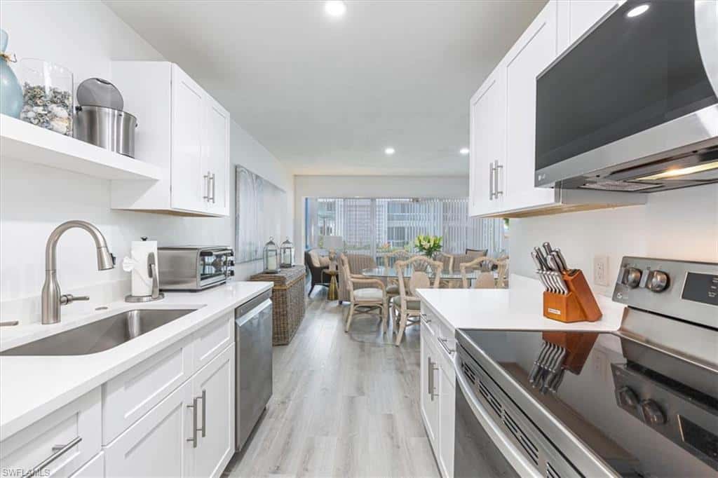 2100 Gulf Shore Blvd #111, Naples, photo 9