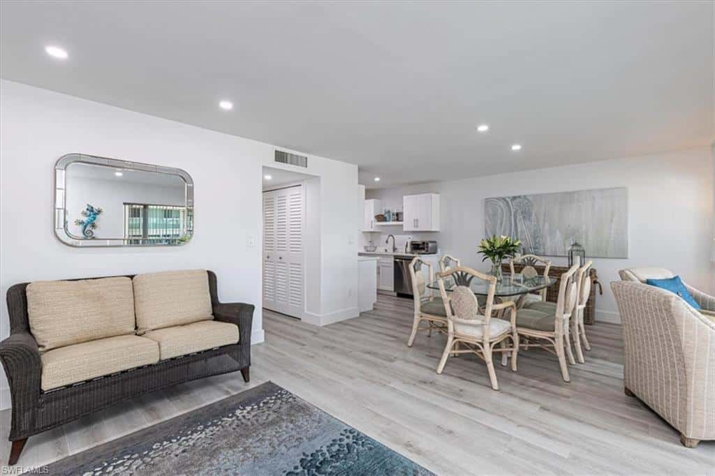 2100 Gulf Shore Blvd #111, Naples, photo 4