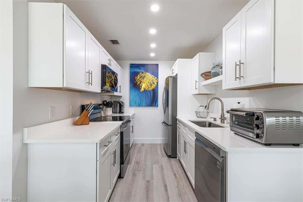 2100 Gulf Shore Blvd #111, Naples, photo 8