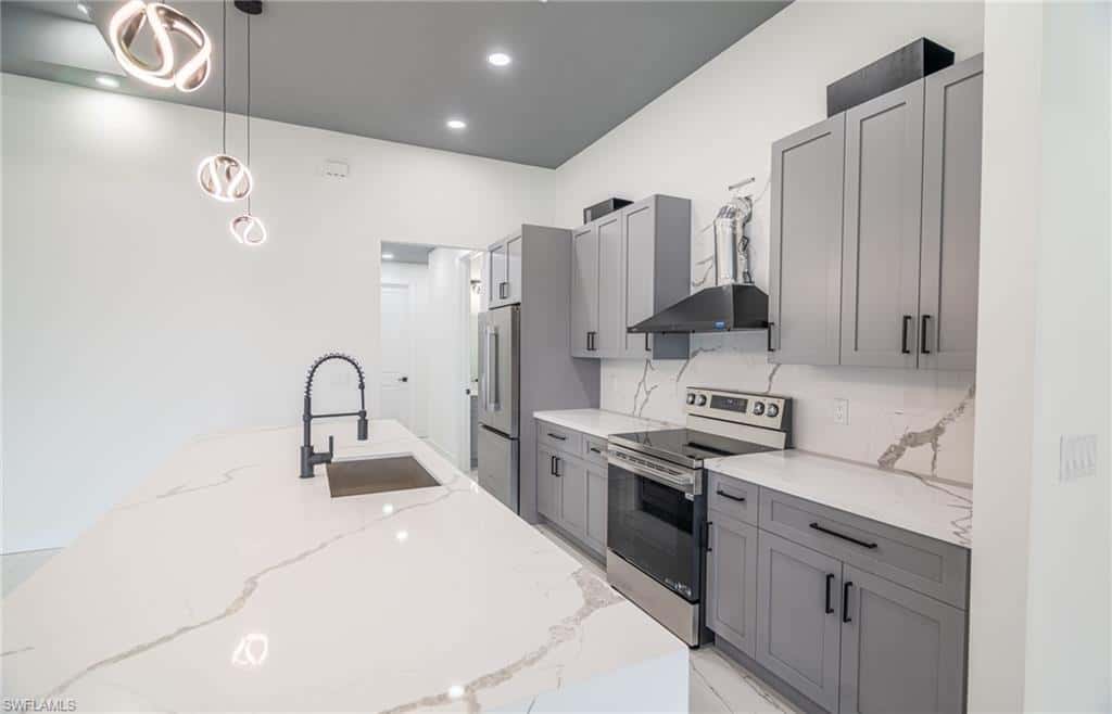 111 6th St, Cape Coral, photo 17