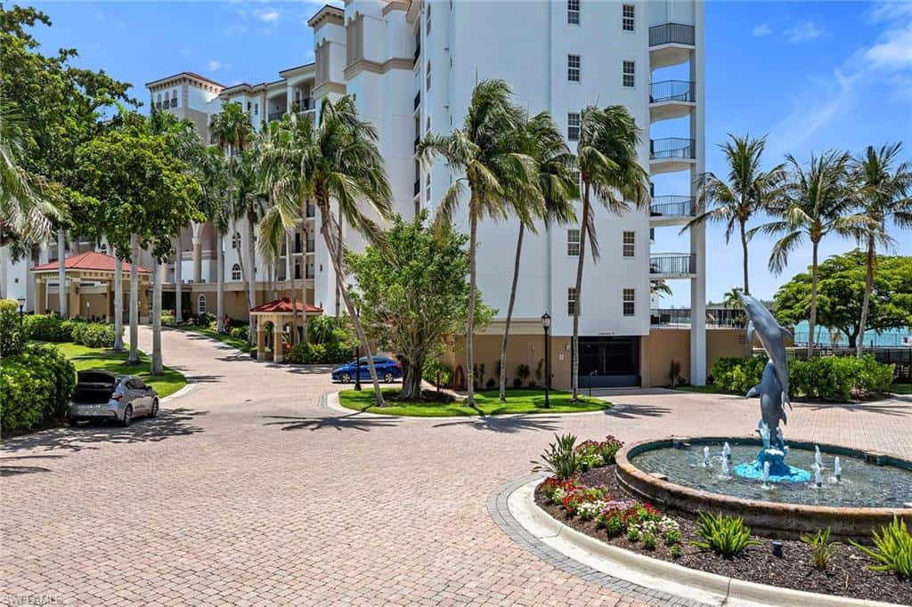 700 La Peninsula Blvd #603, Naples, photo 34