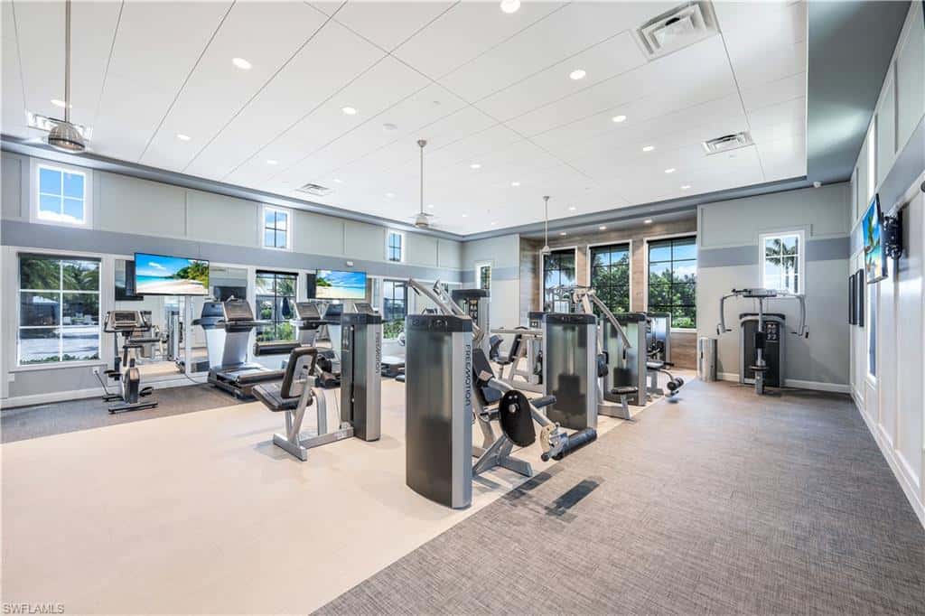 8980 Mustique Ln, Naples, photo 39