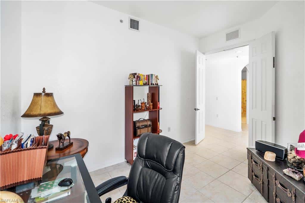 1405 Mariposa Cir #102, Naples, photo 30