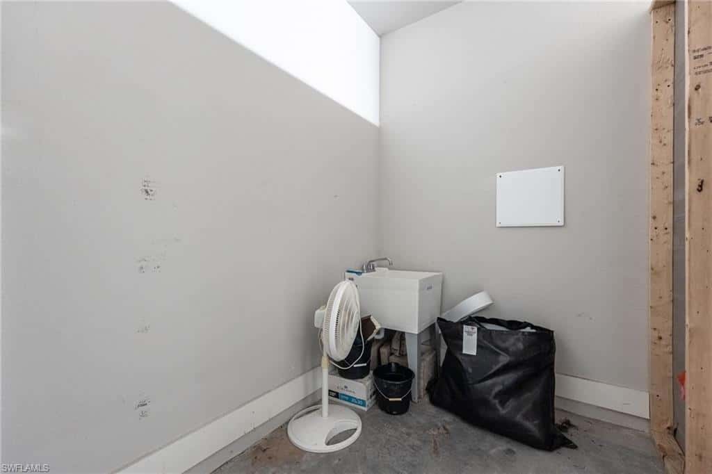 207 Gleason Pkwy, Cape Coral, photo 31
