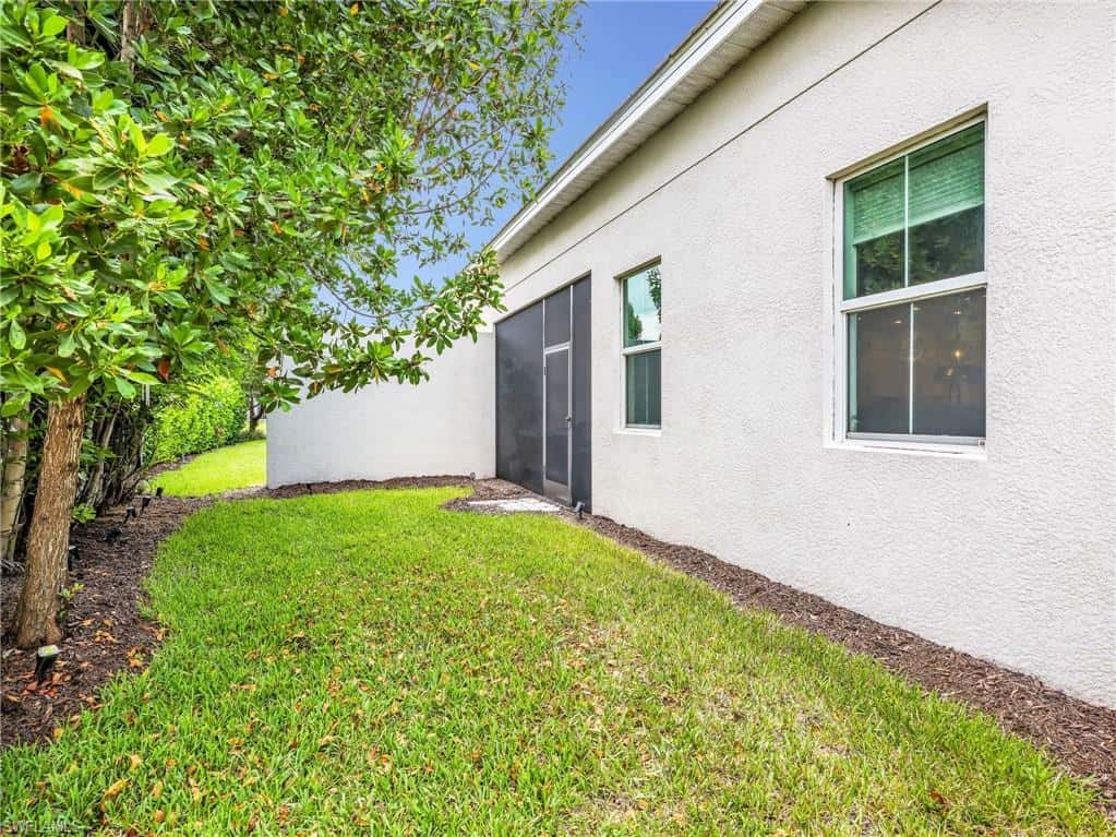 8958 Saint Lucia Dr, Naples, photo 27