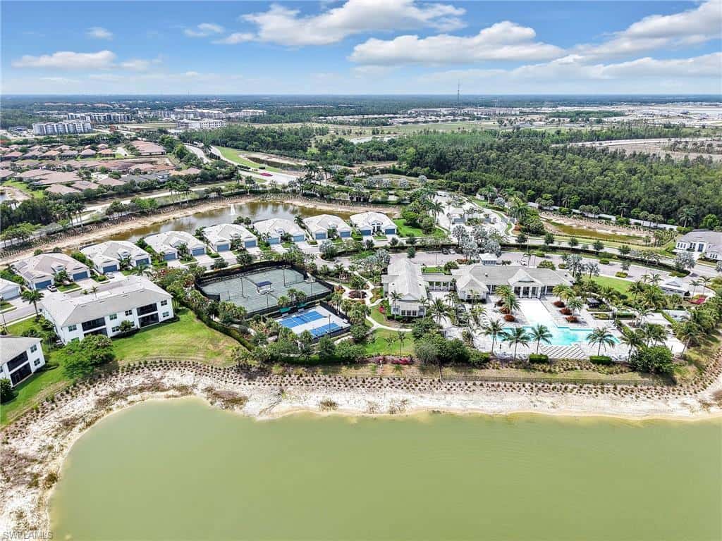 8958 Saint Lucia Dr, Naples, photo 37