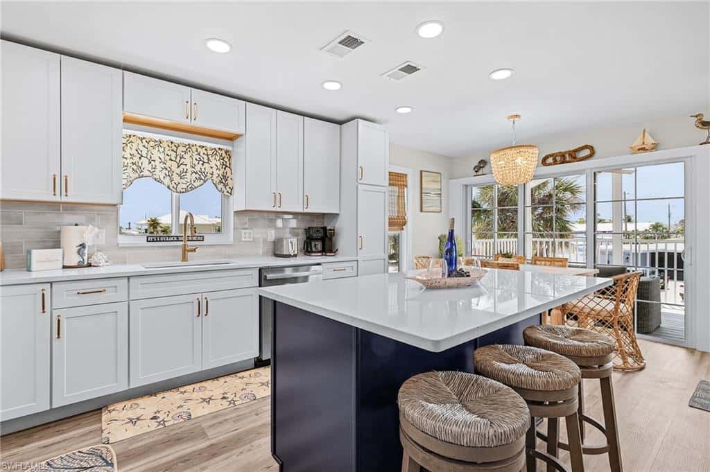 197 Madison Ct, Fort Myers Beach, photo 17