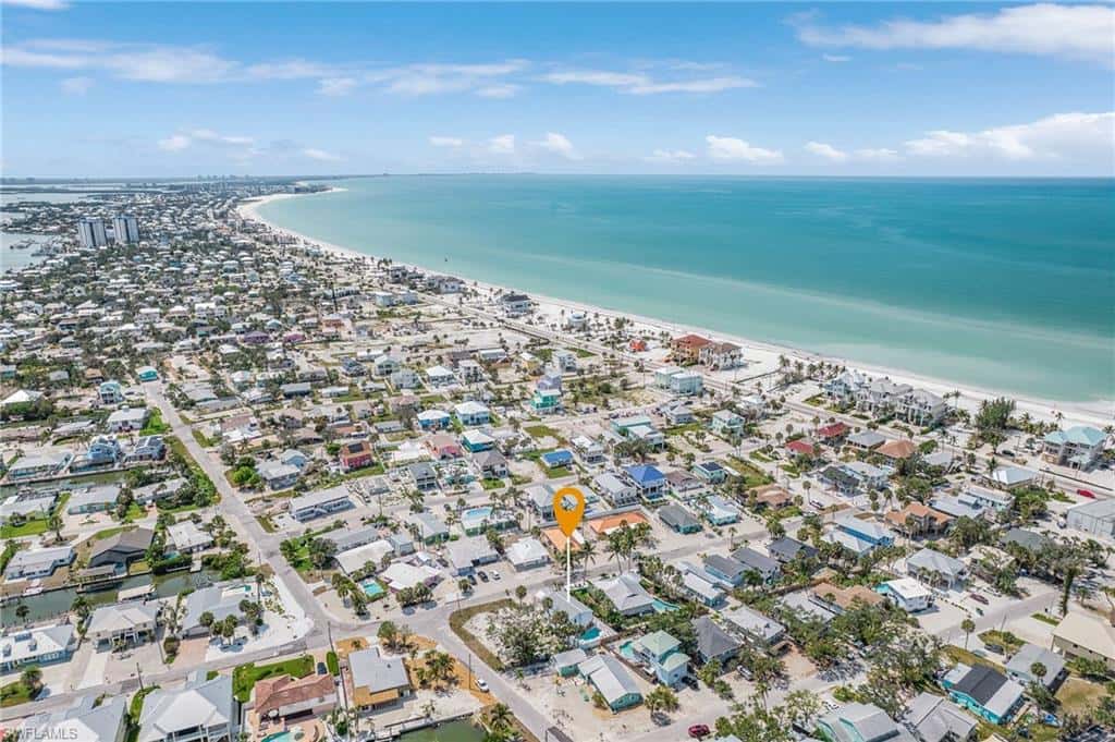 197 Madison Ct, Fort Myers Beach, photo 5