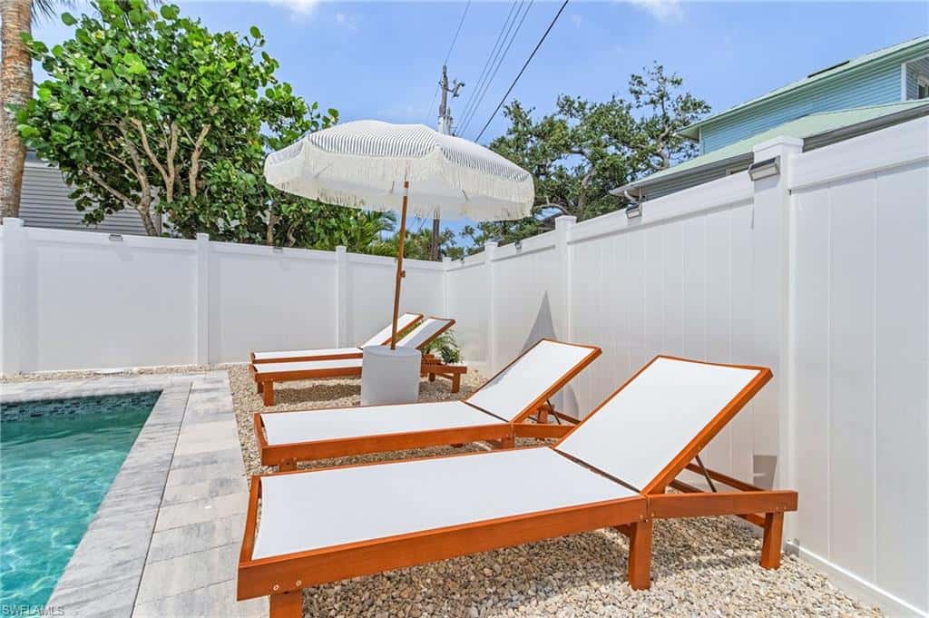 197 Madison Ct, Fort Myers Beach, photo 9