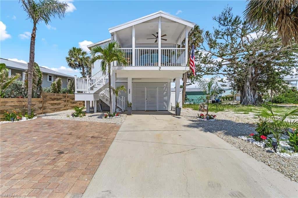 197 Madison Ct, Fort Myers Beach, photo 4