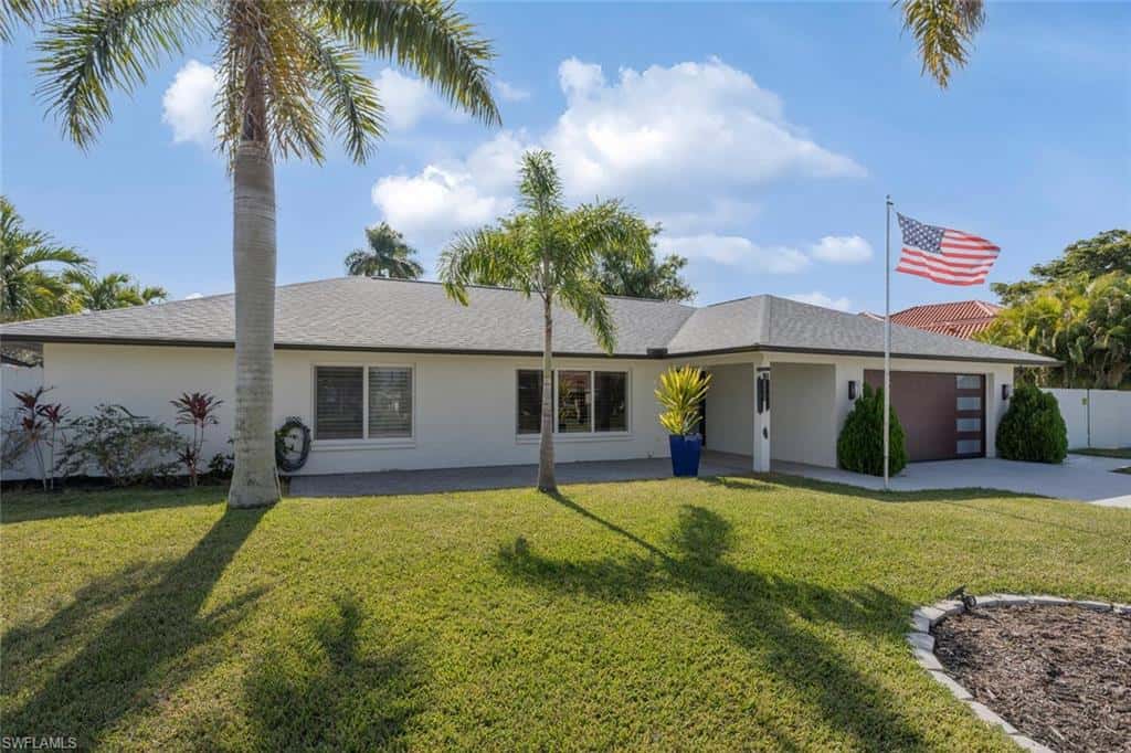 1026 Town And River Dr, Fort Myers, photo 4
