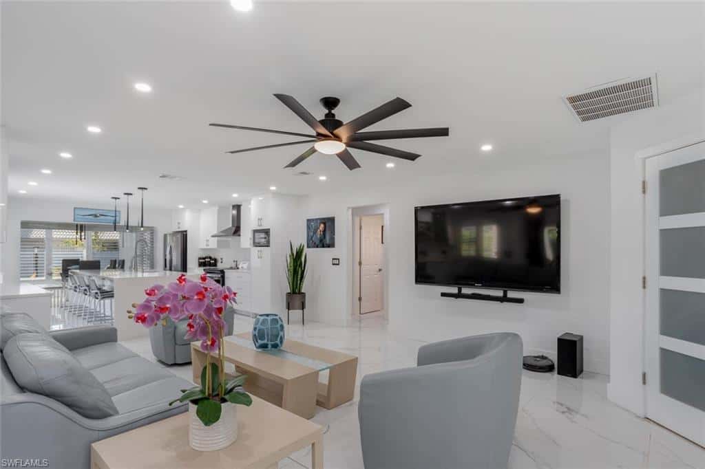 1026 Town And River Dr, Fort Myers, photo 8