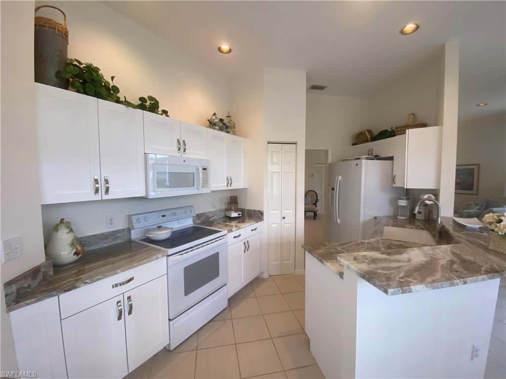 9181 Las Maderas Dr, Bonita Springs, photo 9