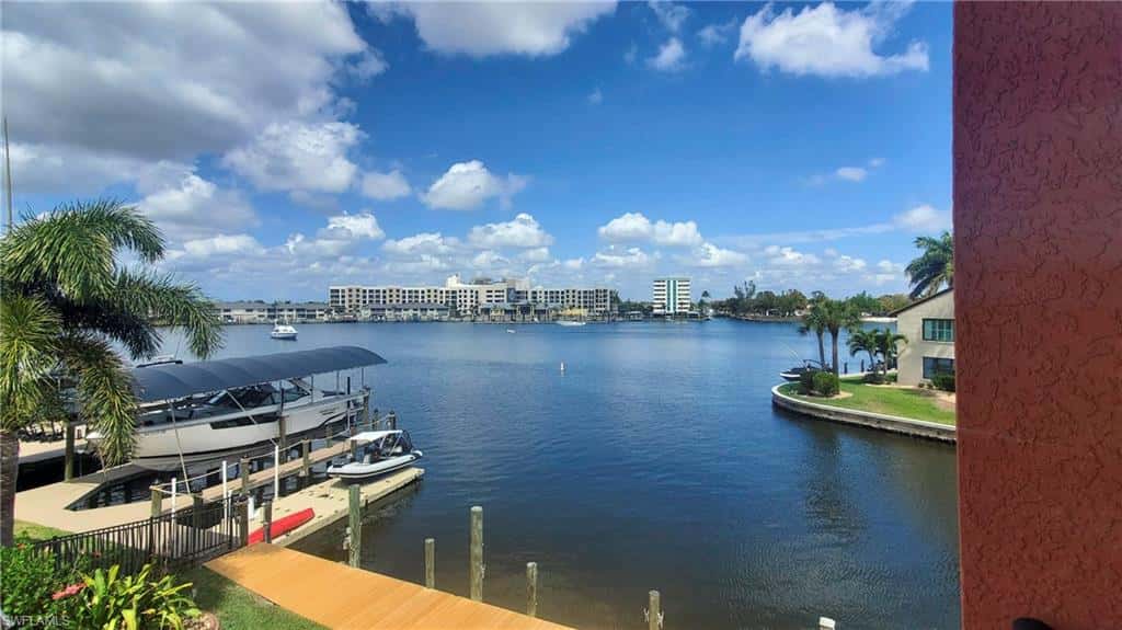 447 Avalon Dr, Cape Coral, photo 4