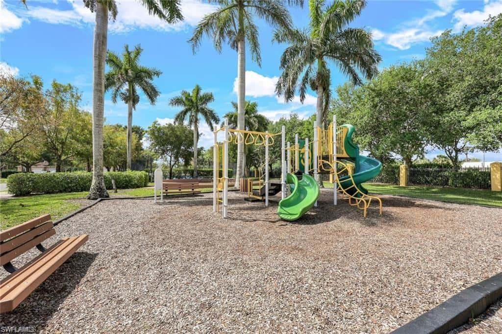 7689 Bristol Cir, Naples, photo 17