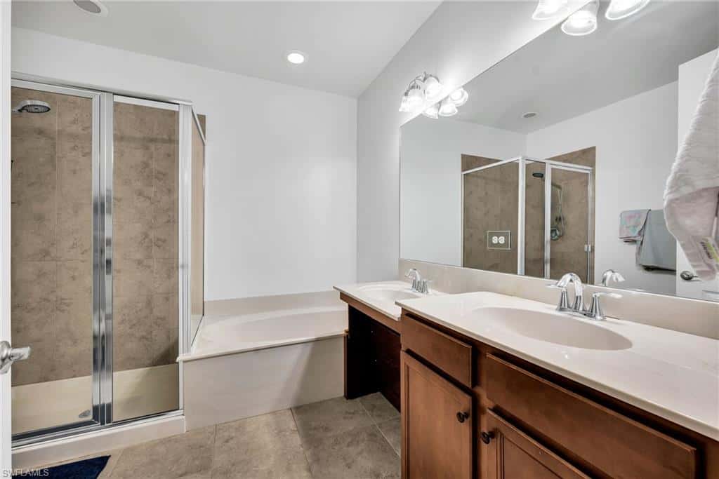 7689 Bristol Cir, Naples, photo 8