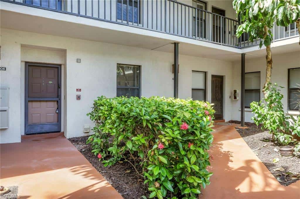 1833 Courtyard Way #106, Naples, photo 4