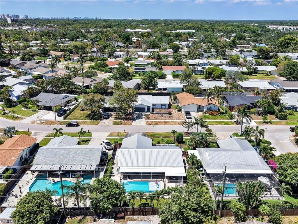 1268 Lake Shore Dr, Naples, photo 16