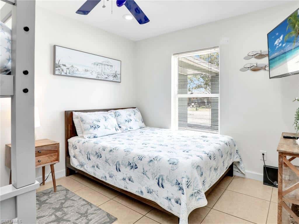 1268 Lake Shore Dr, Naples, photo 12