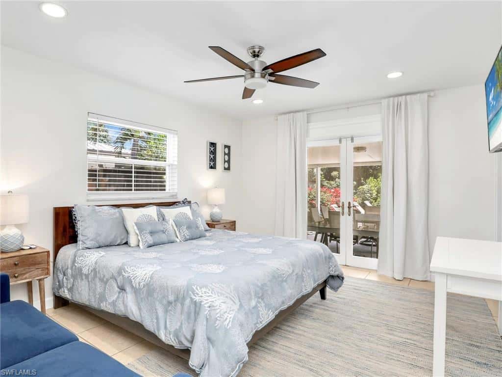 1268 Lake Shore Dr, Naples, photo 9