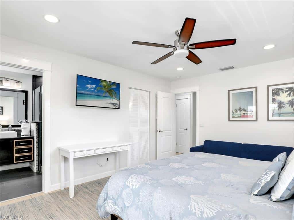 1268 Lake Shore Dr, Naples, photo 10