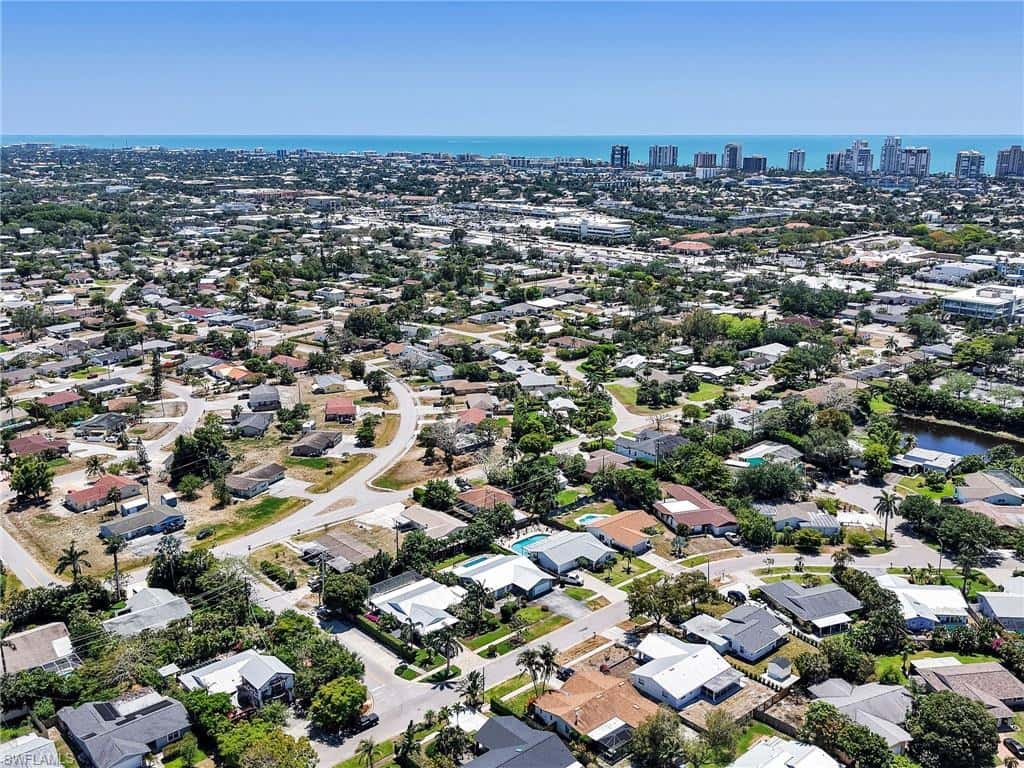 1268 Lake Shore Dr, Naples, photo 15