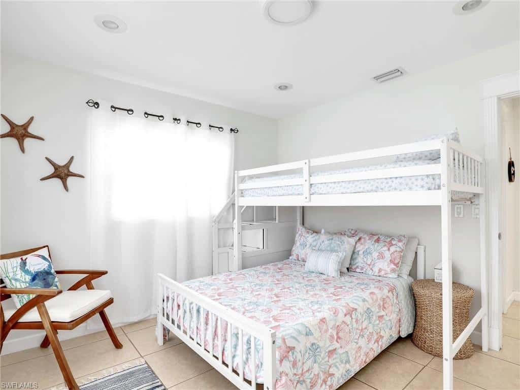1268 Lake Shore Dr, Naples, photo 11