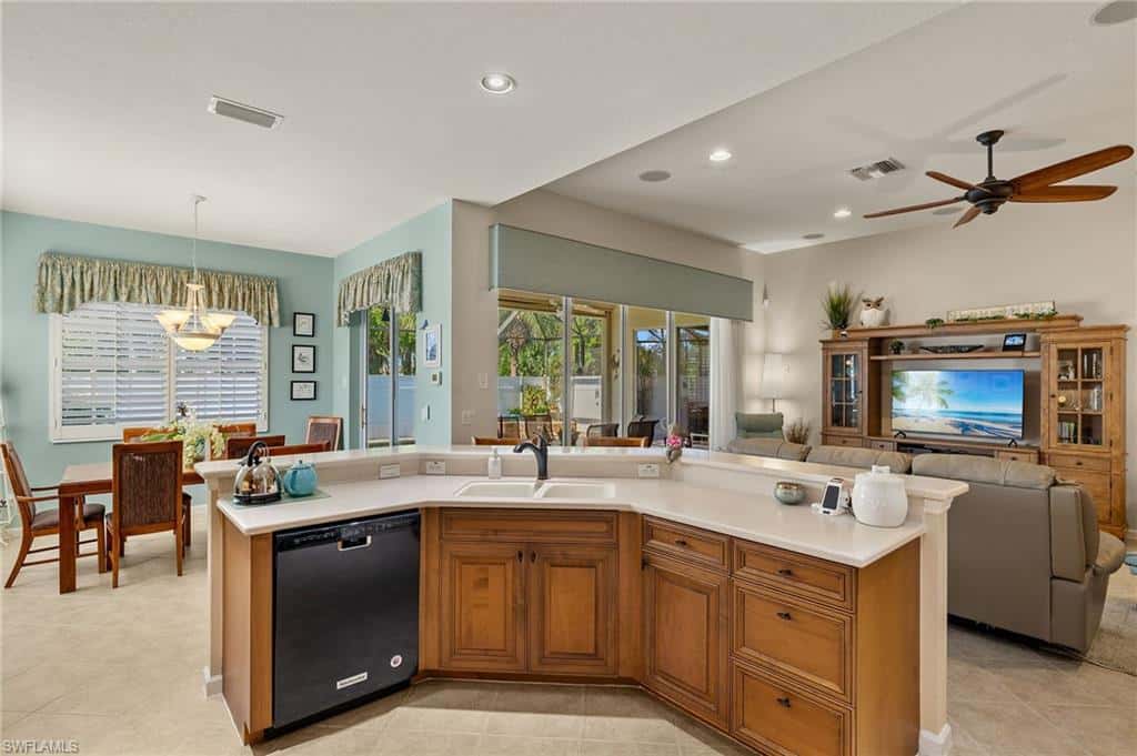 8872 King Henry Ct, Fort Myers, photo 5