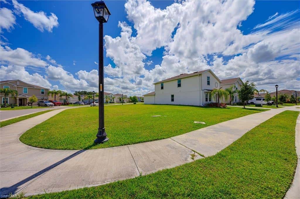 12075 Savanna Lakes Blvd, Lehigh Acres, photo 6