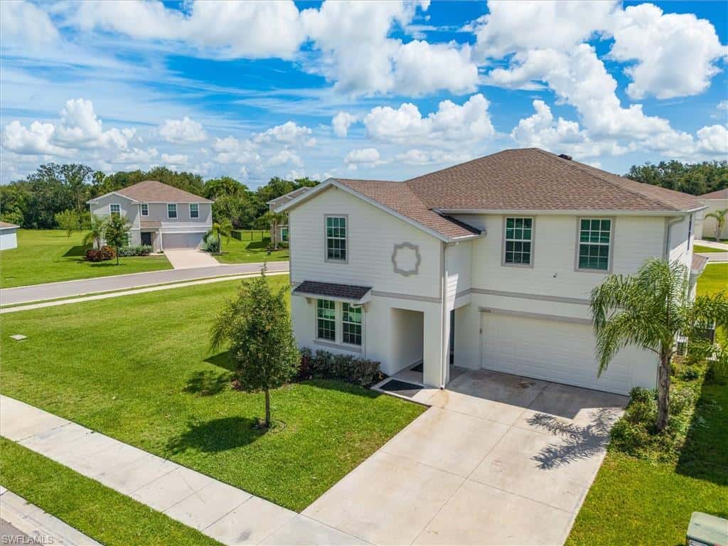 12075 Savanna Lakes Blvd, Lehigh Acres, photo 4
