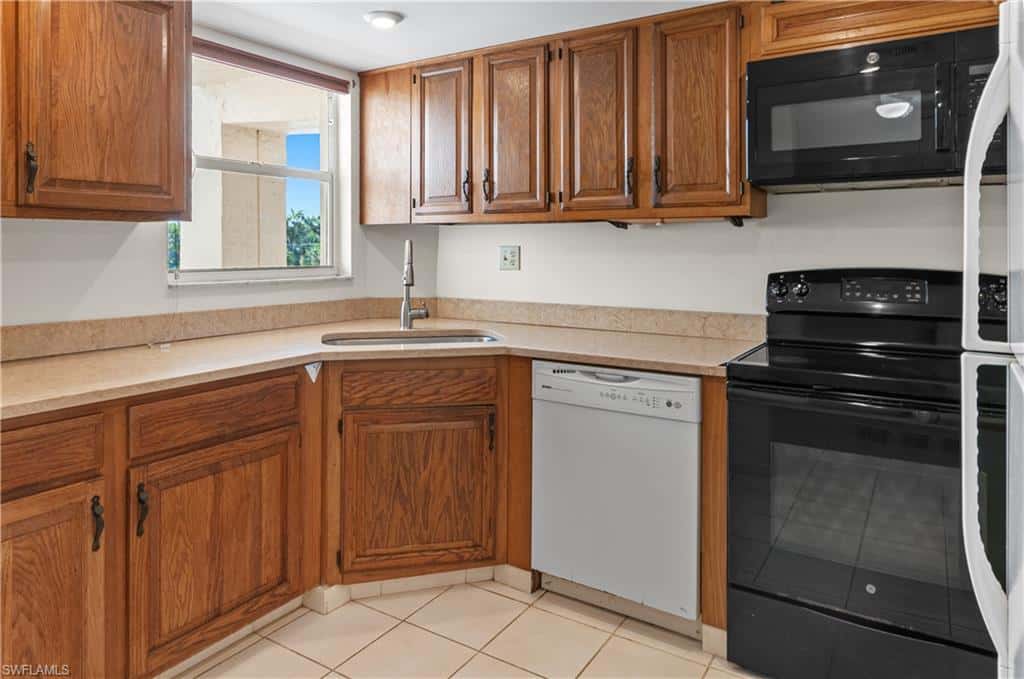 21 High Point Cir #305, Naples, photo 13