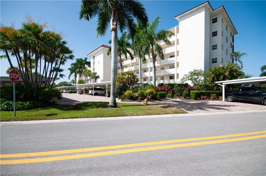 21 High Point Cir #305, Naples, photo 5