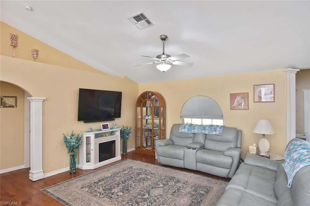 18674 Spruce Dr, Fort Myers, photo 4