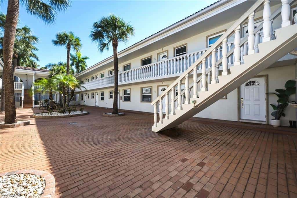 980 7th Ave #204, Naples, photo 4