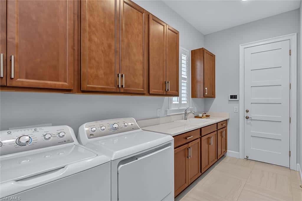 6387 Warwick Ave, Naples, photo 32