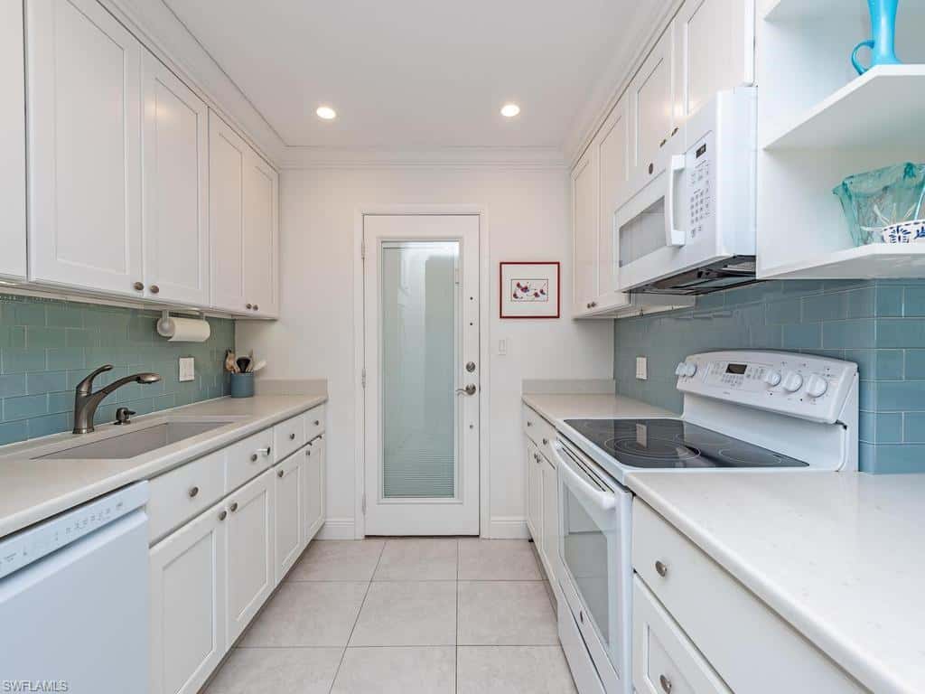 2800 Gulf Shore Blvd #406, Naples, photo 11