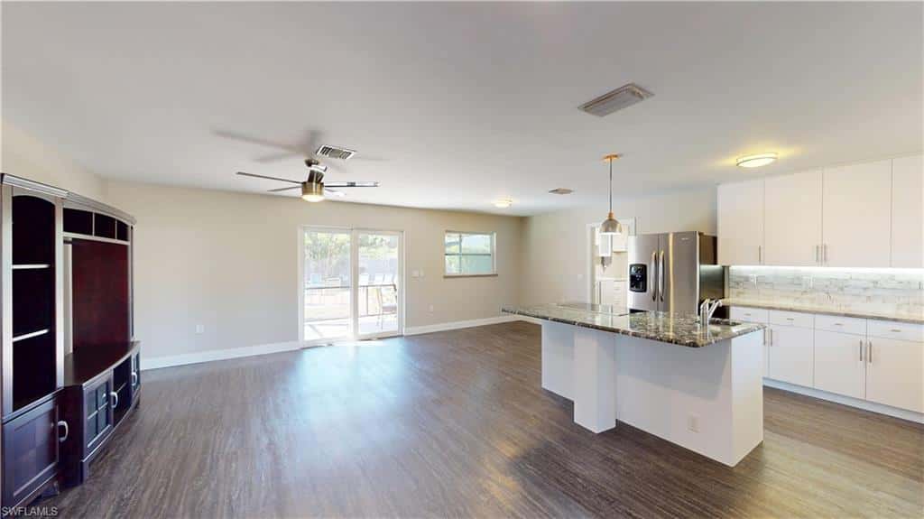 27514 Playa Del Rey Ln, Bonita Springs, photo 4