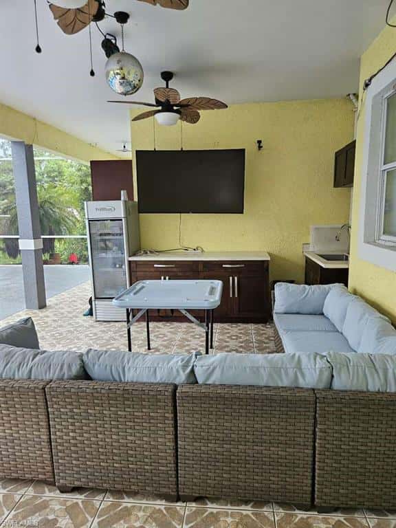 915 Barbara Ct, Lehigh Acres, photo 9