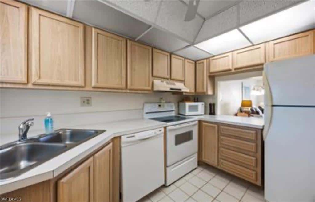 41 High Point Cir #105, Naples, photo 14