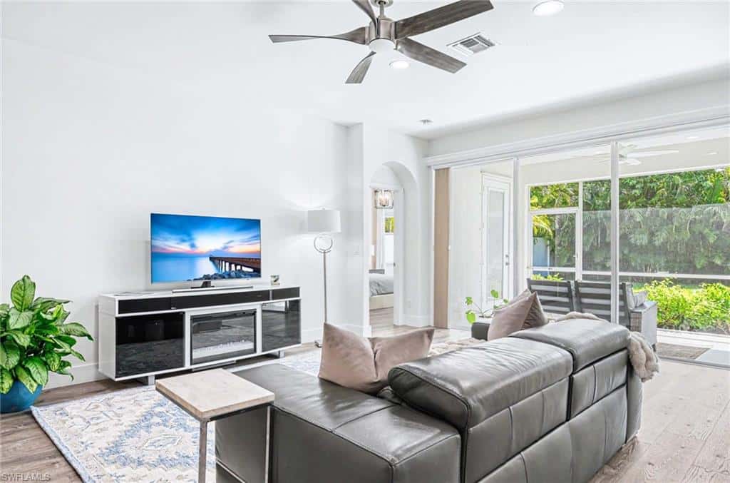 8324 Laurel Lakes Blvd, Naples, photo 4